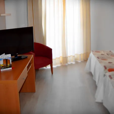 Hotel Alone 3*