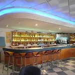 Hotel Alone