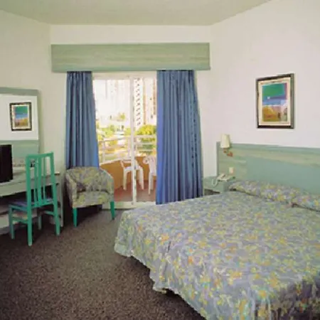 Hotel Alone