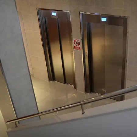 Alone Hotel